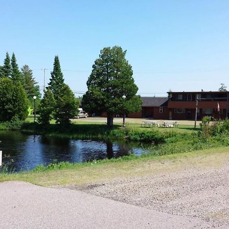 Bear Paw Inn Michigamme Buitenkant foto