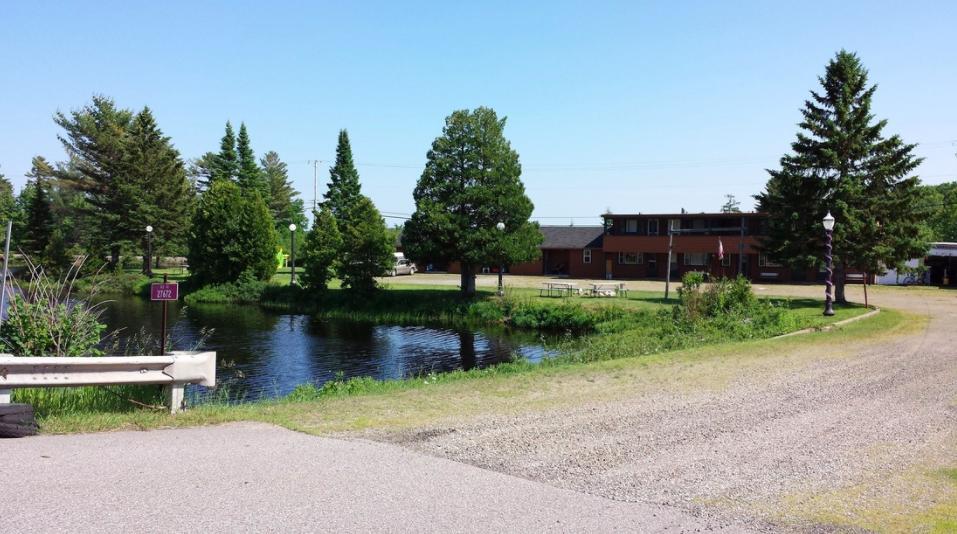 Bear Paw Inn Michigamme Buitenkant foto