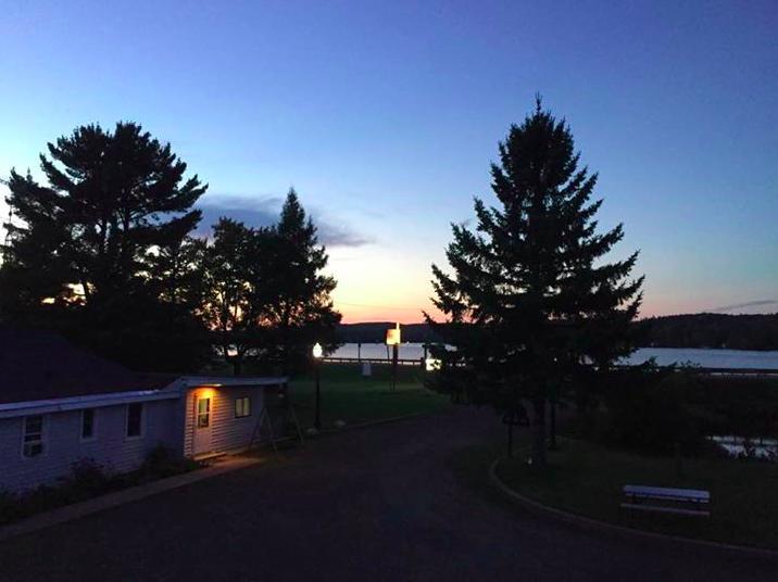 Bear Paw Inn Michigamme Buitenkant foto